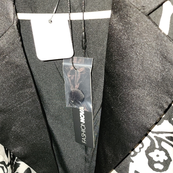 NWT/ Floral Black and White Women's Suit - Picture 4 of 7